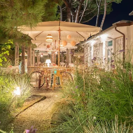 ホテル La Pineta Al Mare 3*