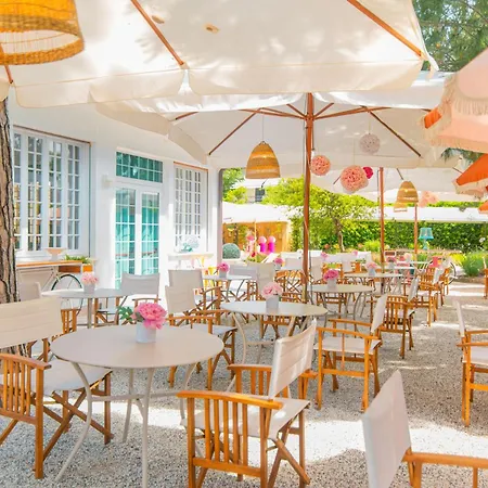 ホテル La Pineta Al Mare 3*