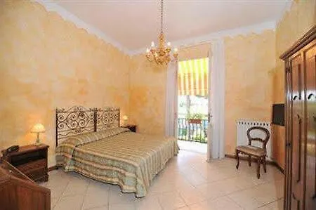 ホテル La Pineta Al Mare 3*